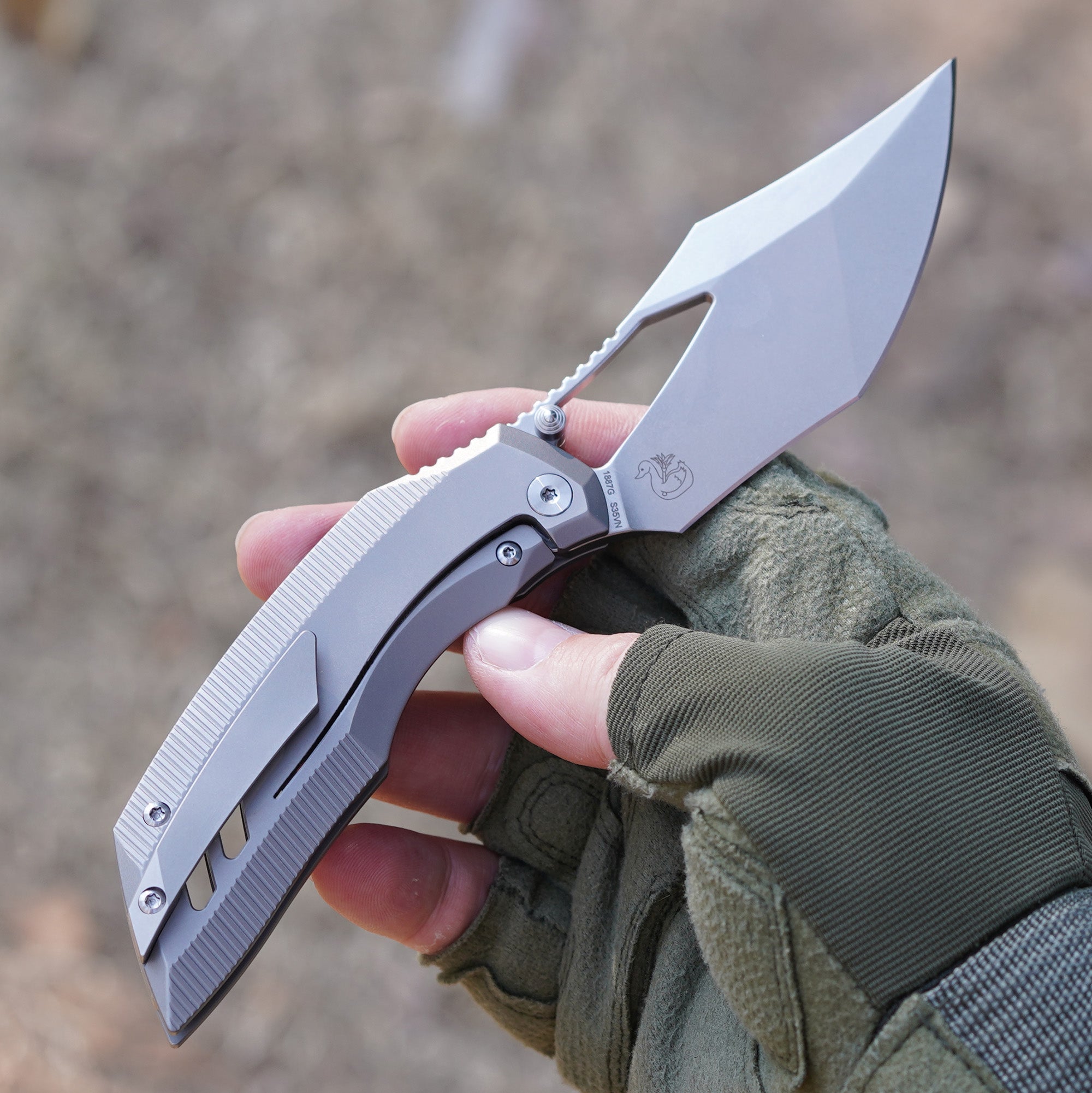 Artisan Cutlery Dark Wing 1887G-GY handle detail