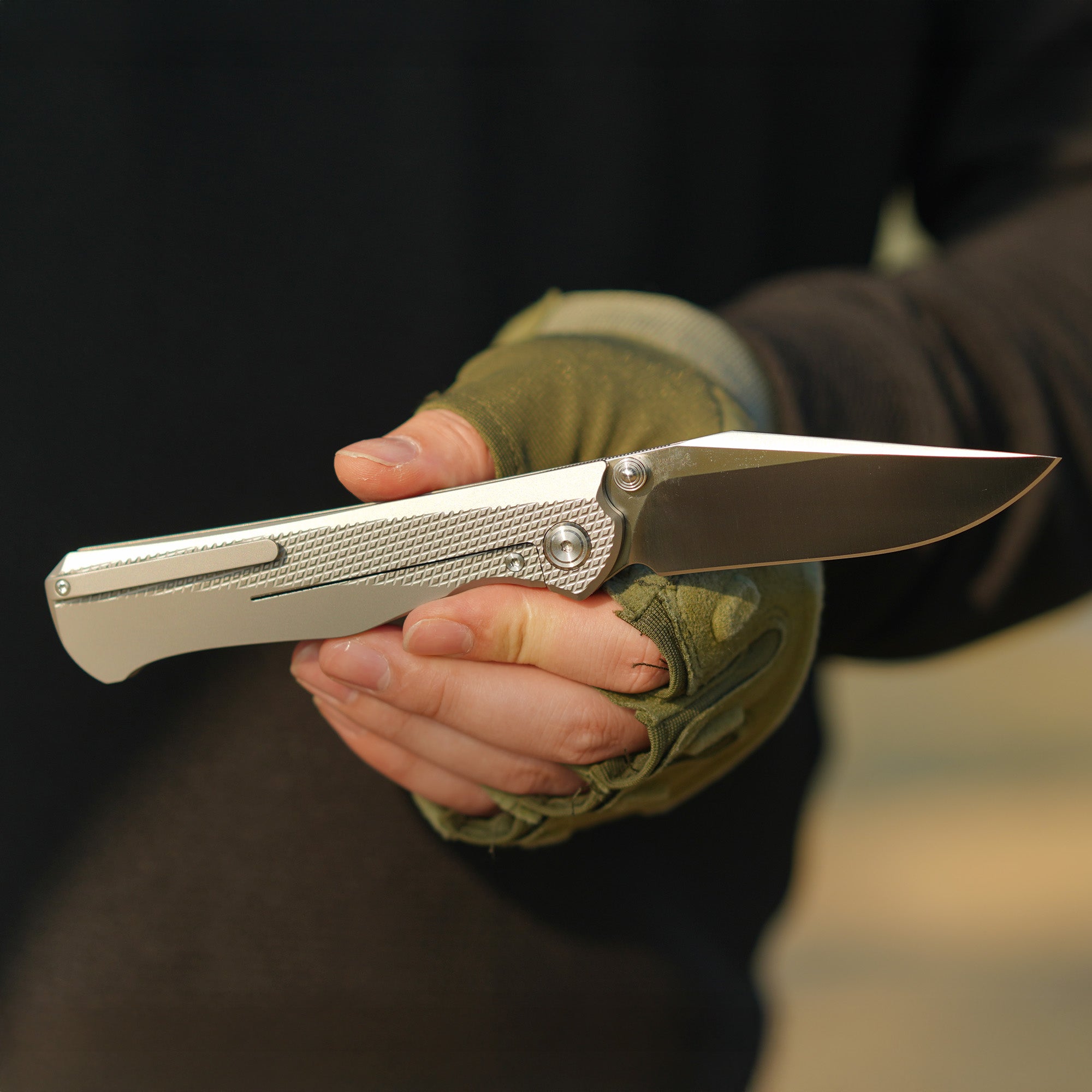 Artisan Cutlery Crusoe ATZ-1869G handle detail