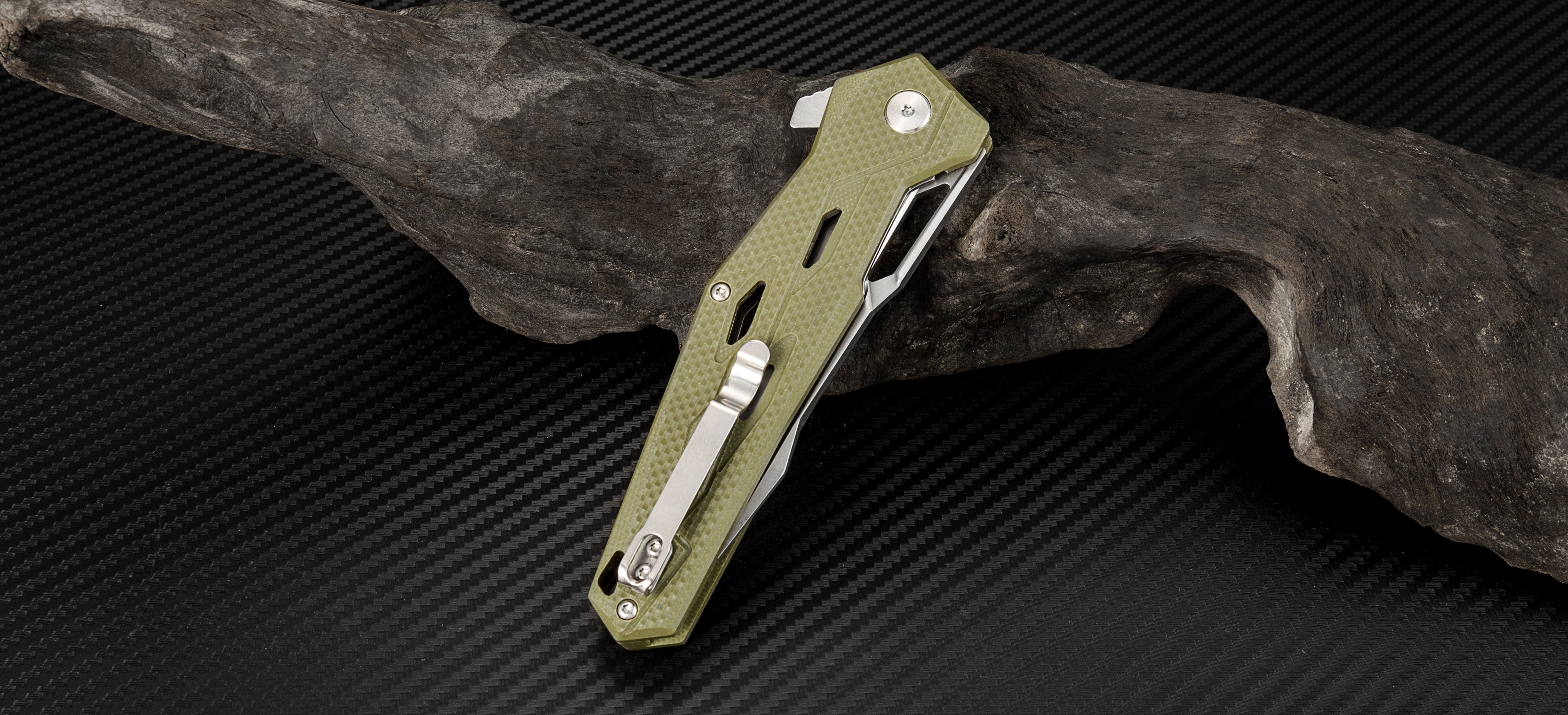 Artisan Cutlery Bombardier 1812P folding knife with G10 handle