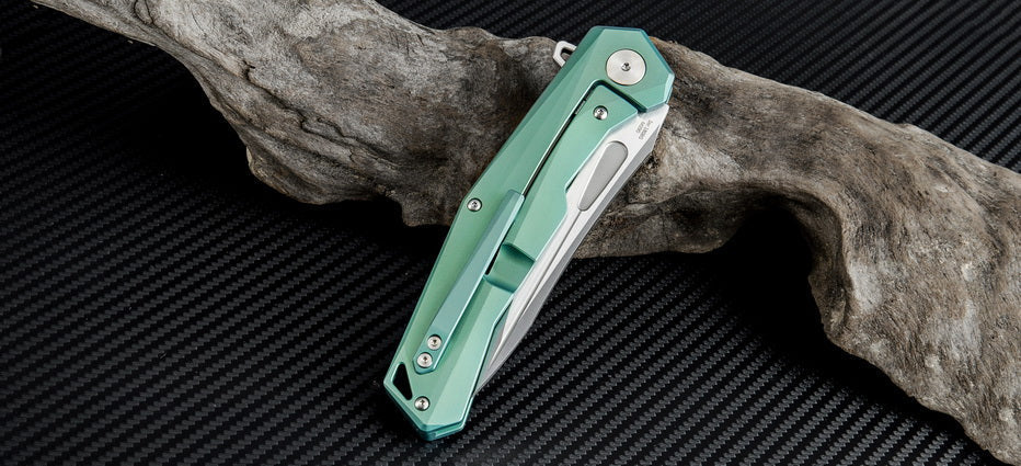 Zumwalt(ATZ-1808G)M390 Mint Green blade detail
