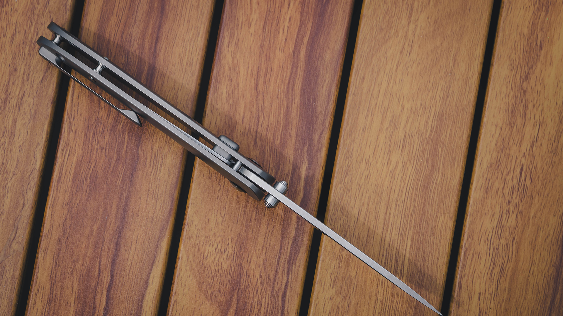 Building the Feldspar: Contoured handle close-up