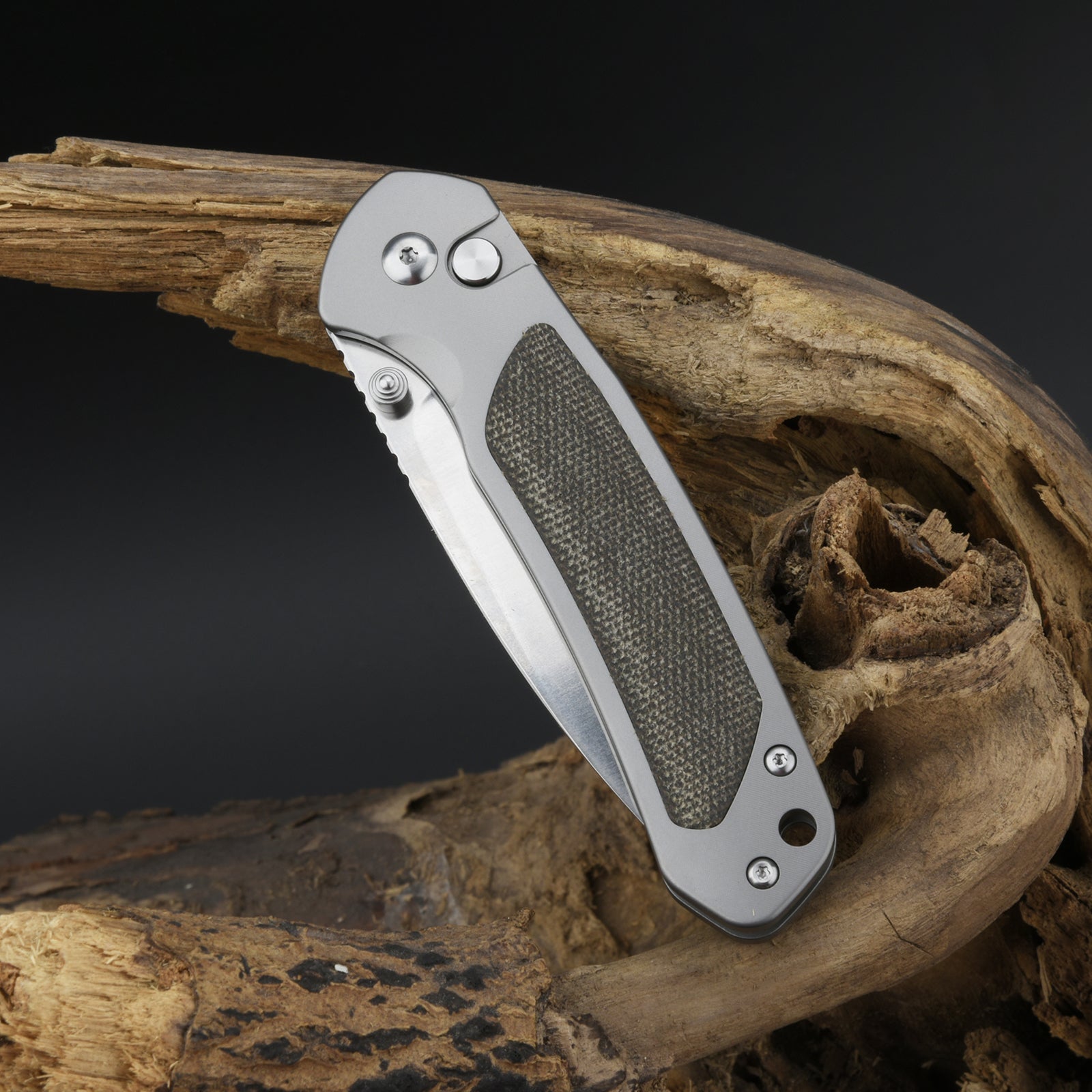 CJRB Pyrite J1925TI-ODG titanium and Micarta handle detail