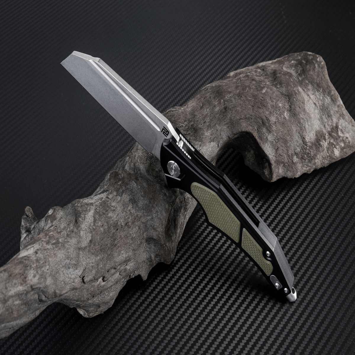 Artisan Cutlery Apache Nomad 1813P folding knife detail view