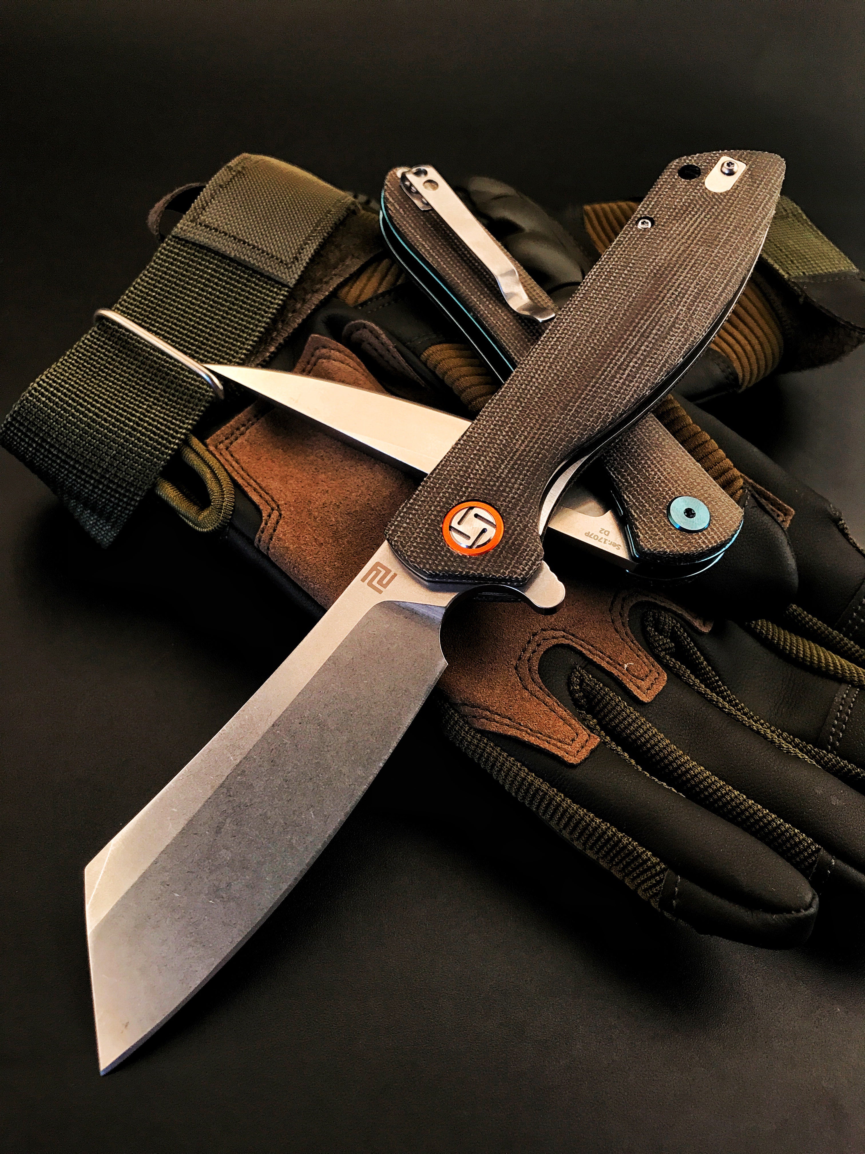 Artisan Cutlery Tomahawk 1815PS folding knife side view