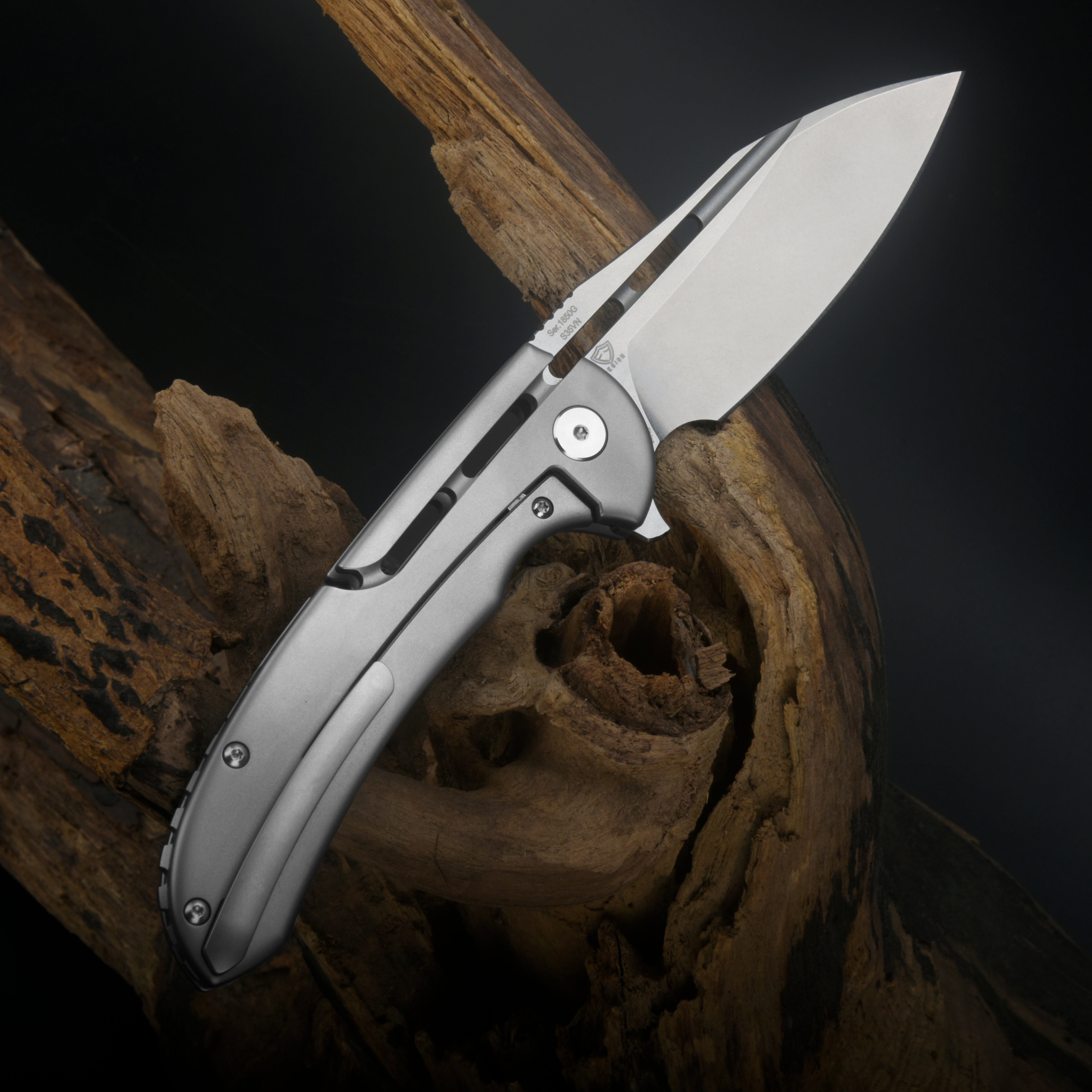 Artisan Cutlery Valor 1850G handle close-up