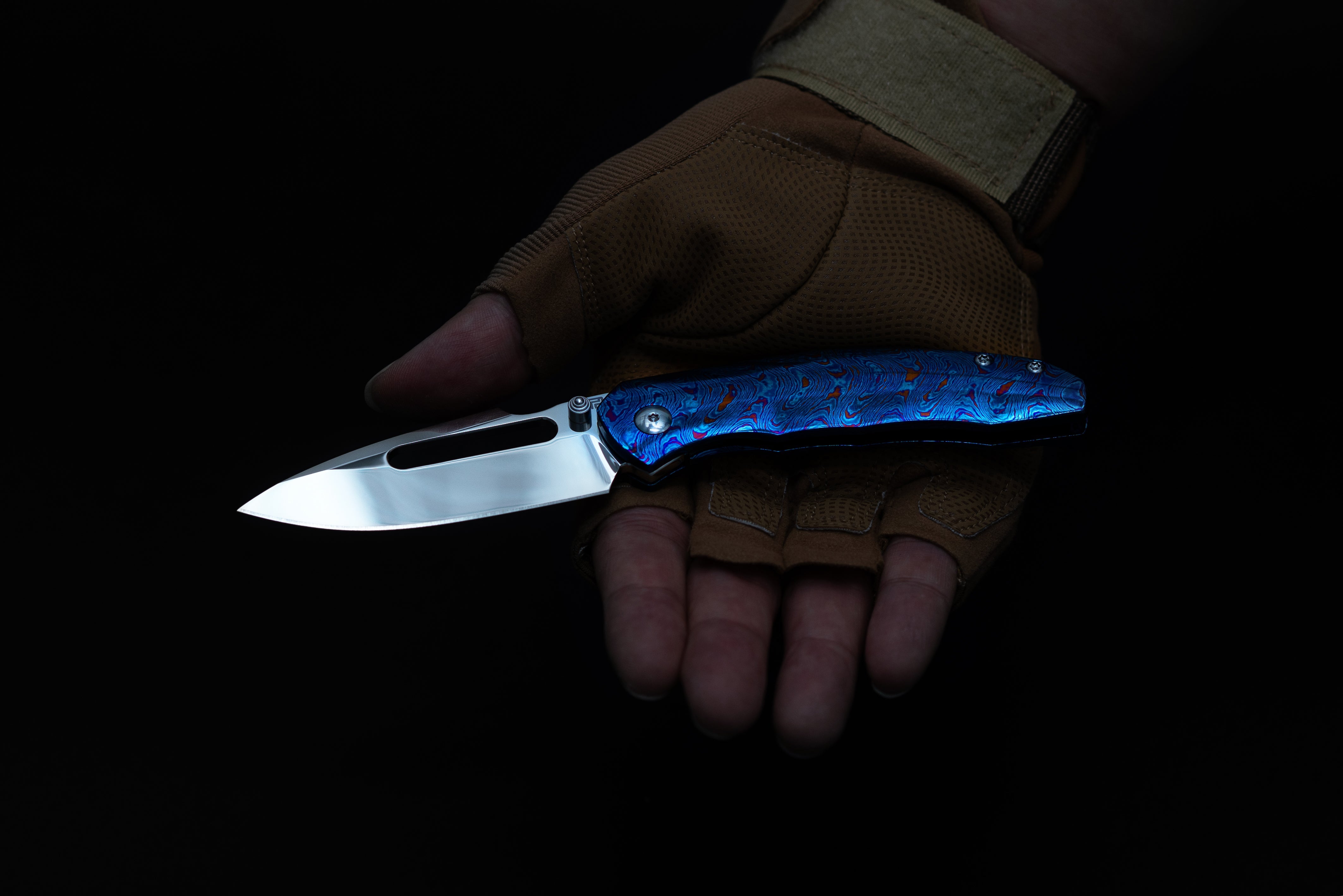 Artisan Cutlery Full Dress Boa Boa handle close-up