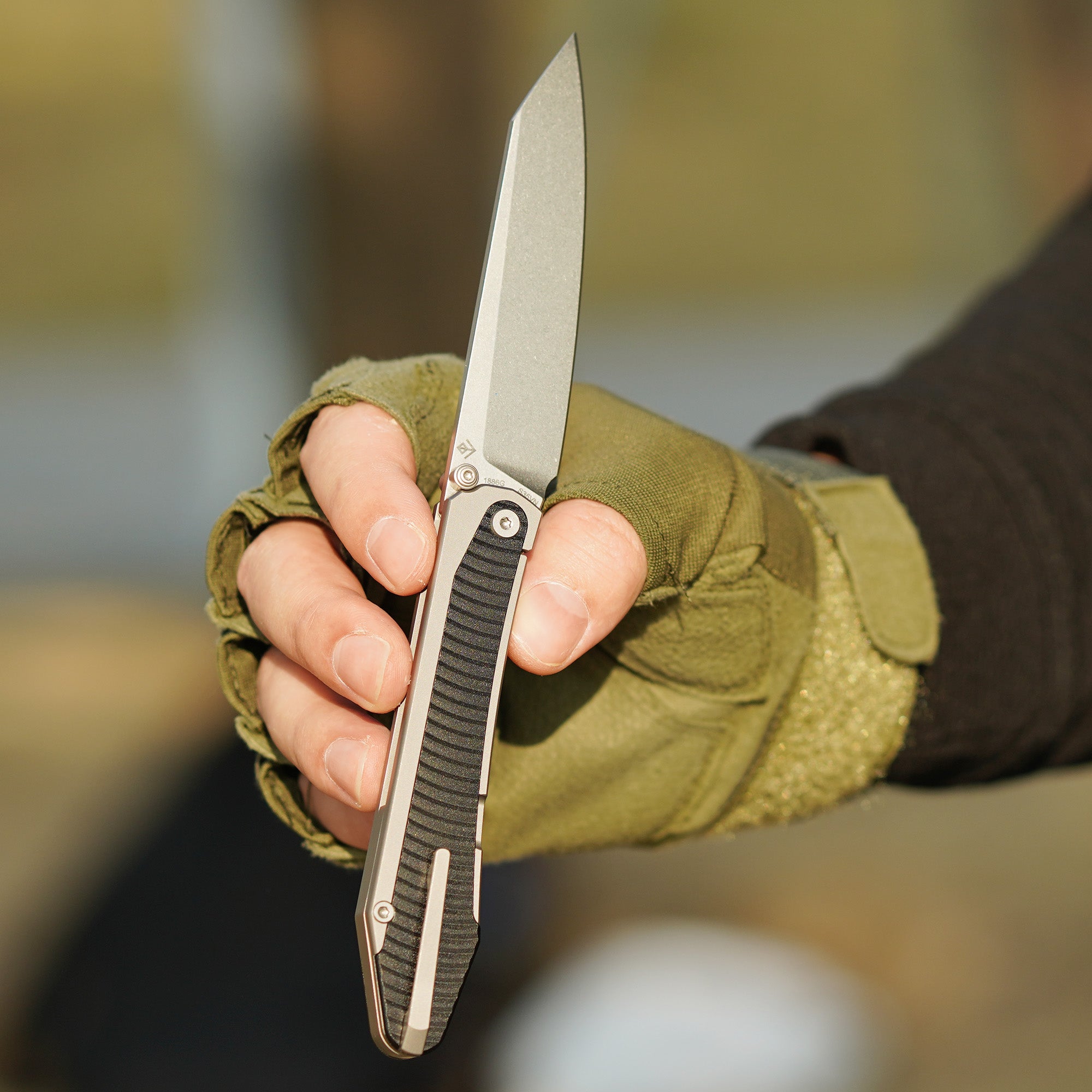 Artisan Cutlery Trust 1886G-GY handle detail