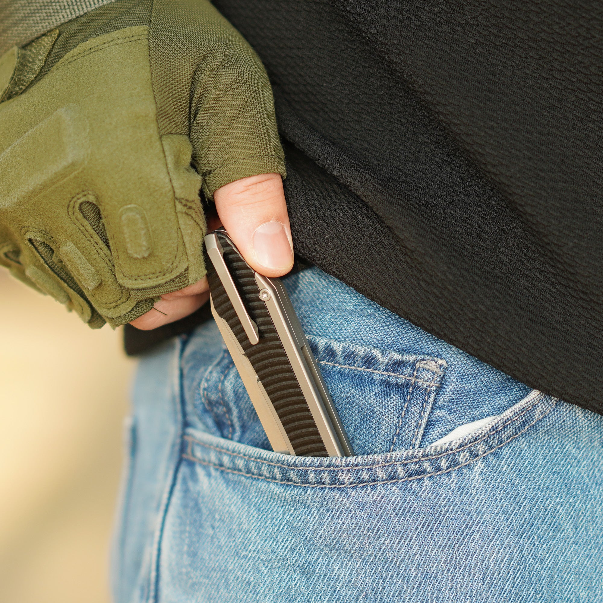 Artisan Cutlery Trust 1886G-GY folding knife detail view