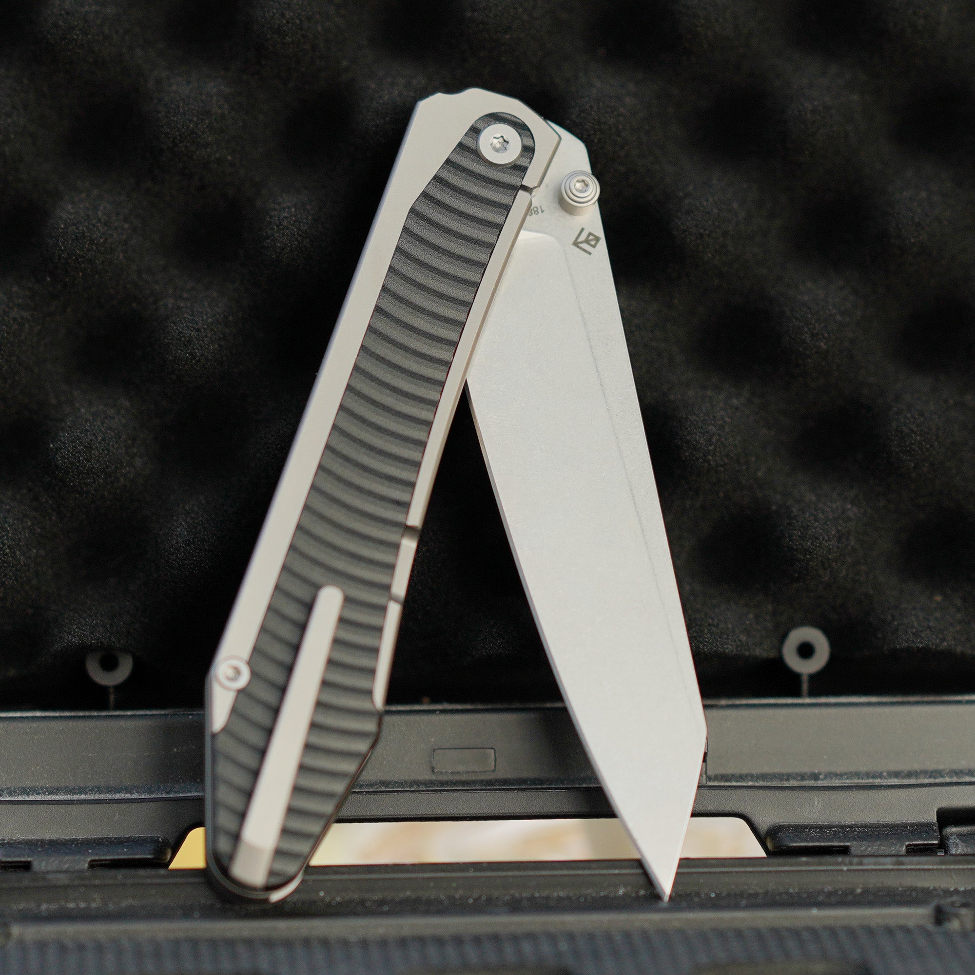 Artisan Cutlery Trust 1886G-GY folding knife product image