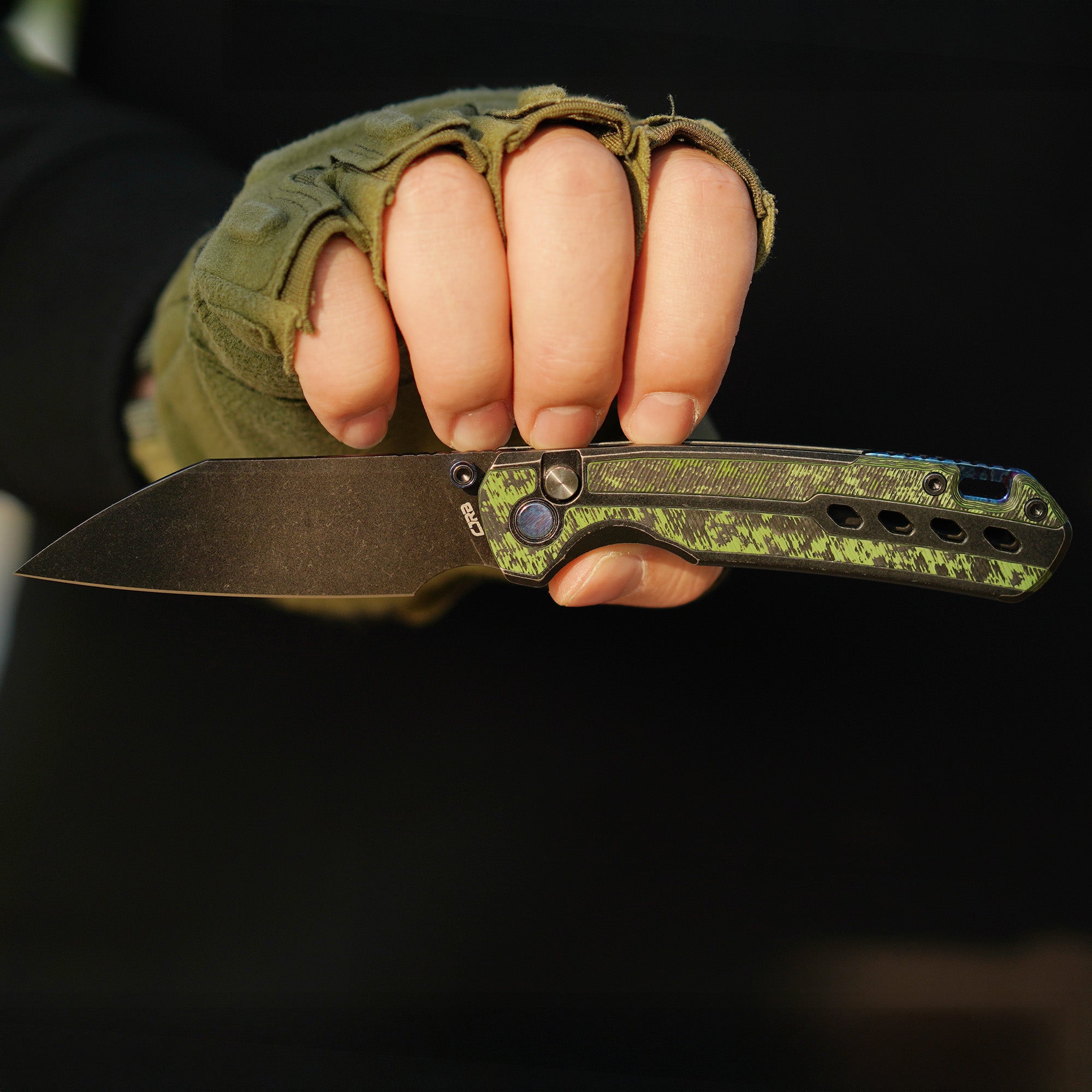CJRB Interstellar Pyrite-Light J1945G folding knife with titanium handle with Fat Carbon inlay