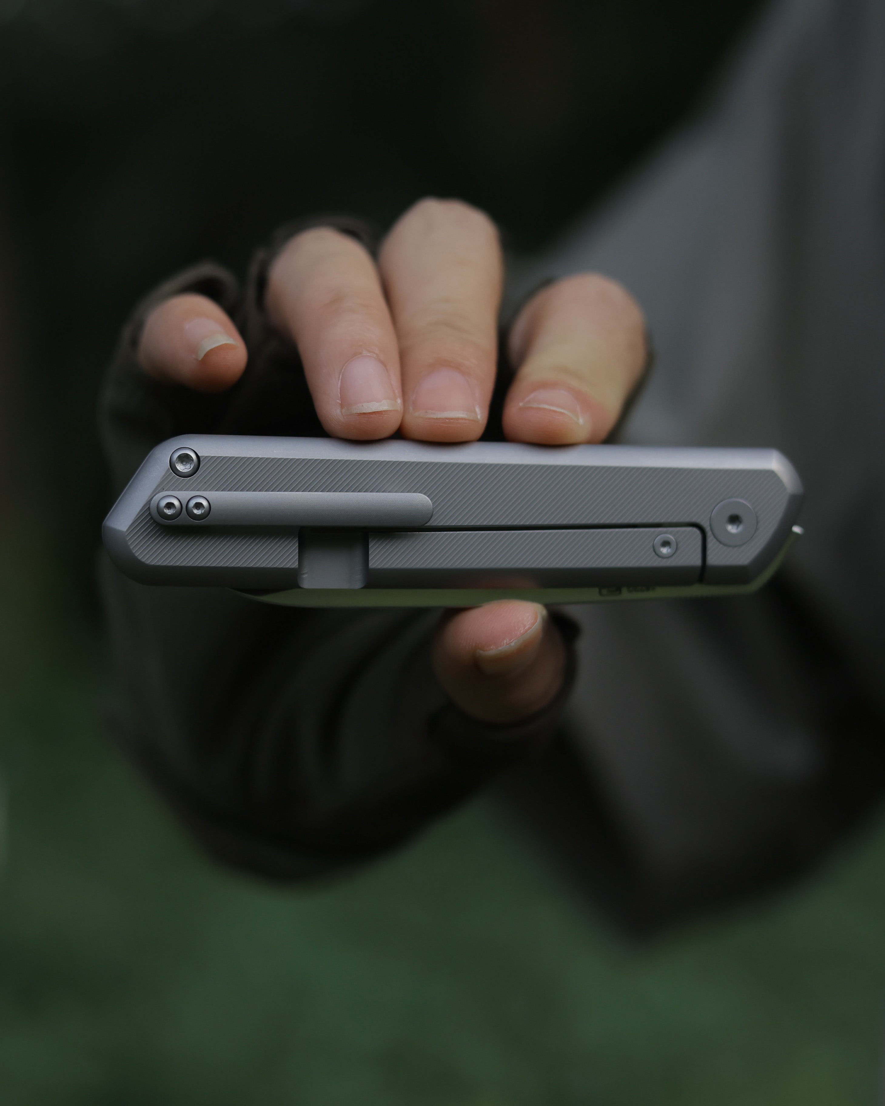 Artisan Cutlery IO 1872G folding knife detail view