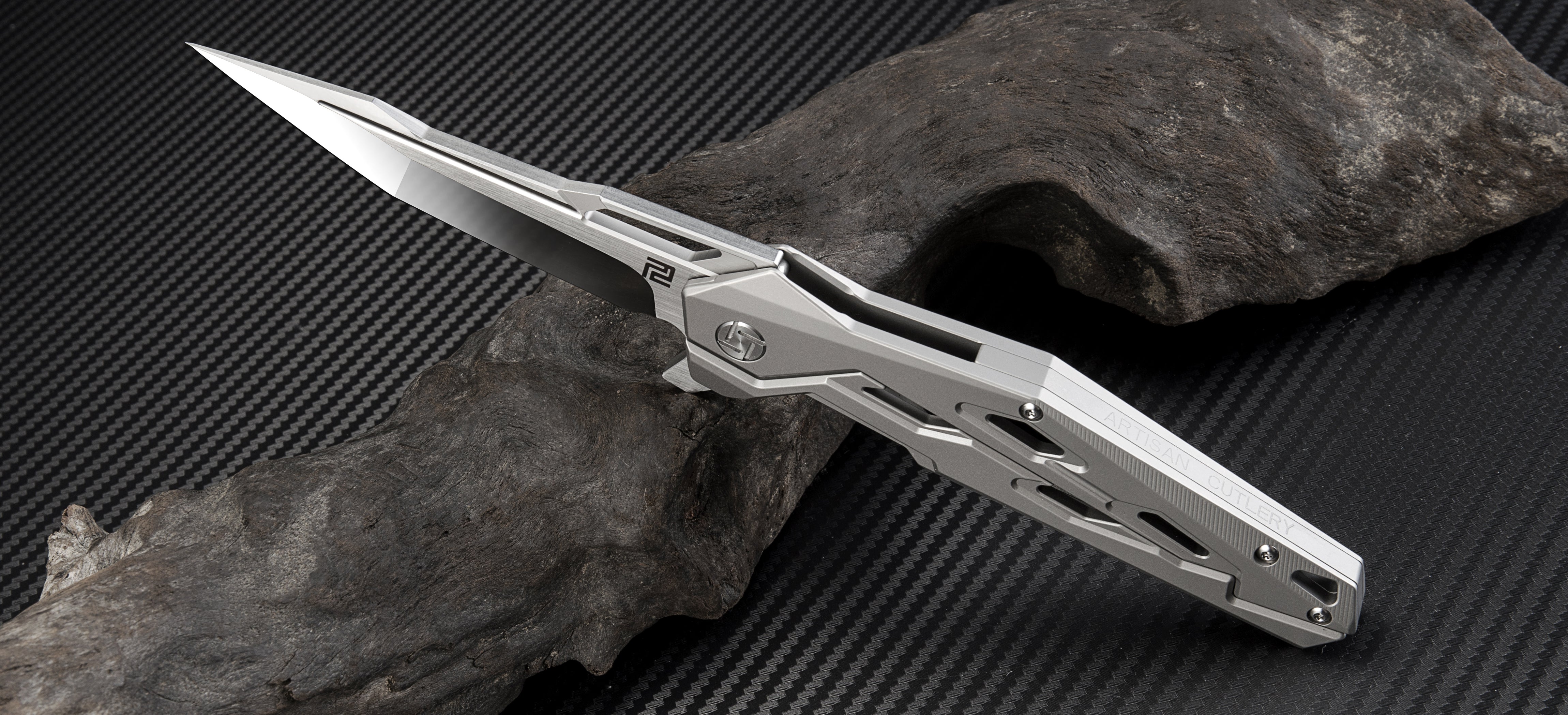 Artisan Cutlery Bombardier 1812G handle close-up