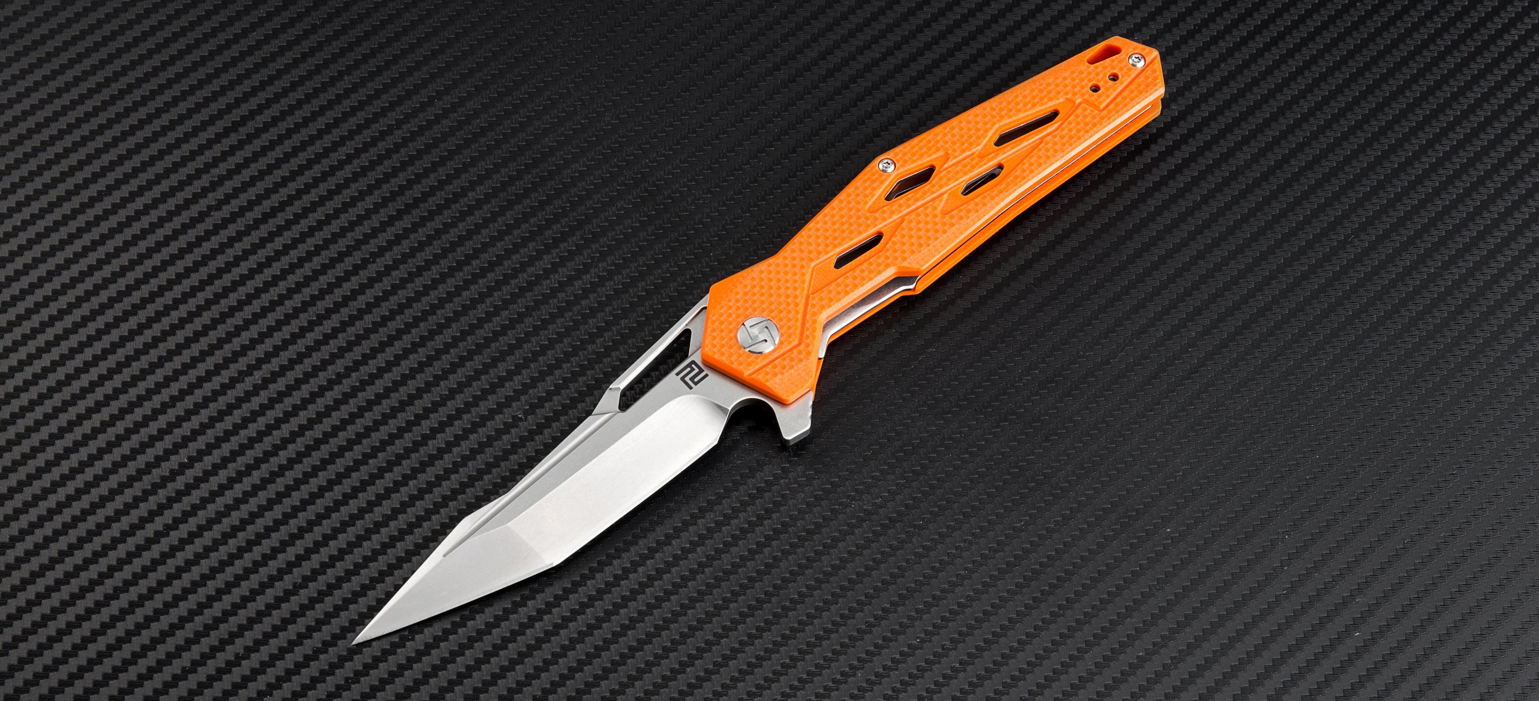 Artisan Cutlery Bombardier 1812P handle close-up