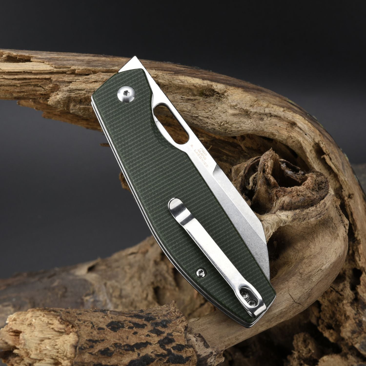 CJRB Ekko J1929B-MGN folding knife with green Micarta handle