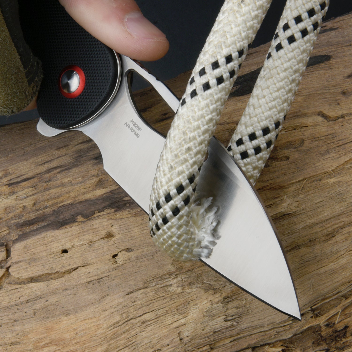CJRB Lago J1926 black G10 handle detail